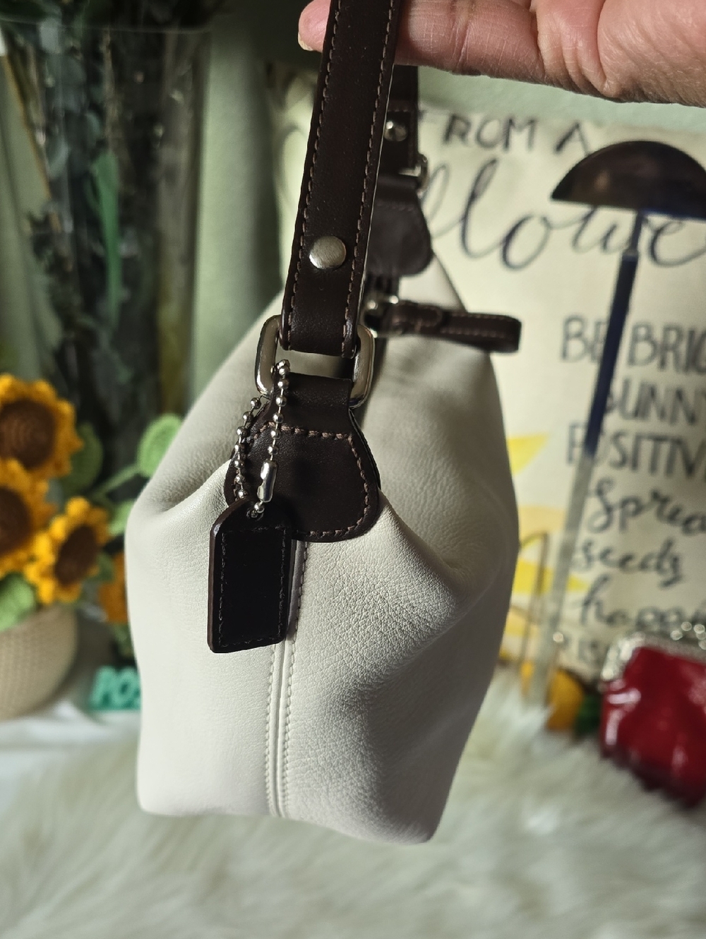 Coach EUC Mini Leather Cream Shoulder Bag With Hangtag - Picture 5 of 14
